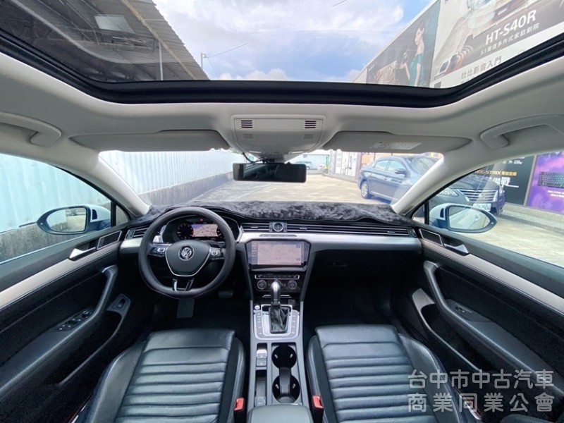 2019式 Passat Variant 330 R Line 超低里程 冷熱通風/按摩座椅 全景天窗 ACC自動跟車