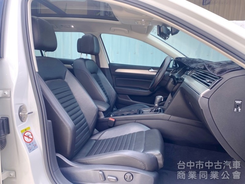 2019式 Passat Variant 330 R Line 超低里程 冷熱通風/按摩座椅 全景天窗 ACC自動跟車