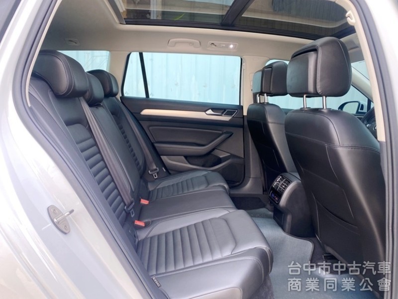 2019式 Passat Variant 330 R Line 超低里程 冷熱通風/按摩座椅 全景天窗 ACC自動跟車