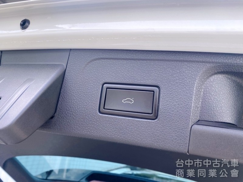 2019式 Passat Variant 330 R Line 超低里程 冷熱通風/按摩座椅 全景天窗 ACC自動跟車