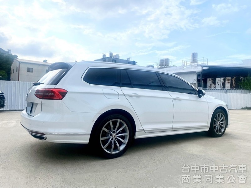 2019式 Passat Variant 330 R Line 超低里程 冷熱通風/按摩座椅 全景天窗 ACC自動跟車