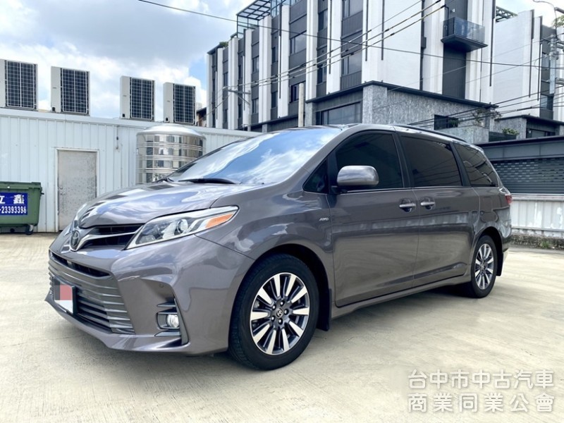 市場稀有低里程 頂規XLE AWD 原鈑原漆 300匹新引擎 8速變速系統 ACC自動跟車 後座獨立影音