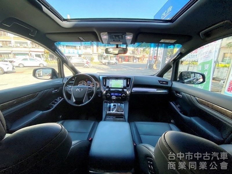 2019式 市場超低里程 僅跑2萬！新車車況 300匹大馬力 頭等艙尊榮Ottoman座椅