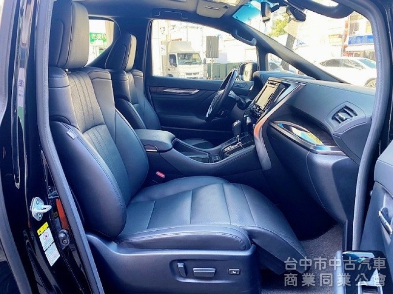 2019式 市場超低里程 僅跑2萬！新車車況 300匹大馬力 頭等艙尊榮Ottoman座椅