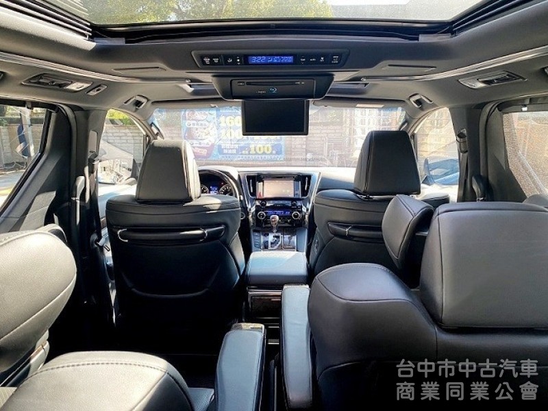 2019式 市場超低里程 僅跑2萬！新車車況 300匹大馬力 頭等艙尊榮Ottoman座椅