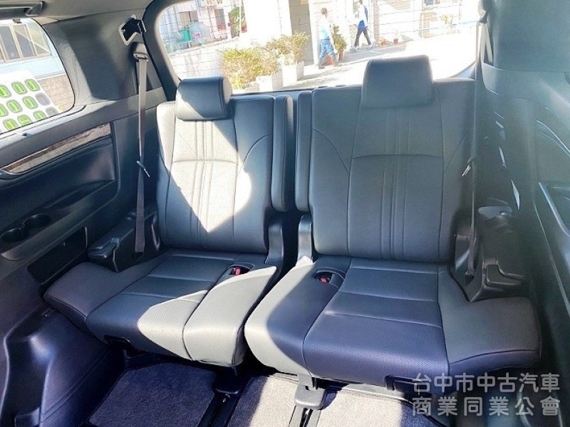 2019式 市場超低里程 僅跑2萬！新車車況 300匹大馬力 頭等艙尊榮Ottoman座椅