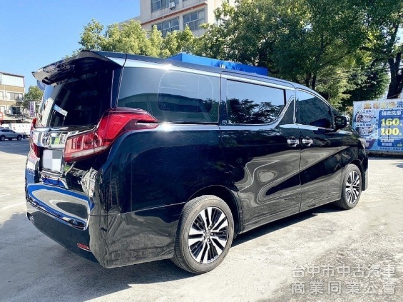 2019式 市場超低里程 僅跑2萬！新車車況 300匹大馬力 頭等艙尊榮Ottoman座椅