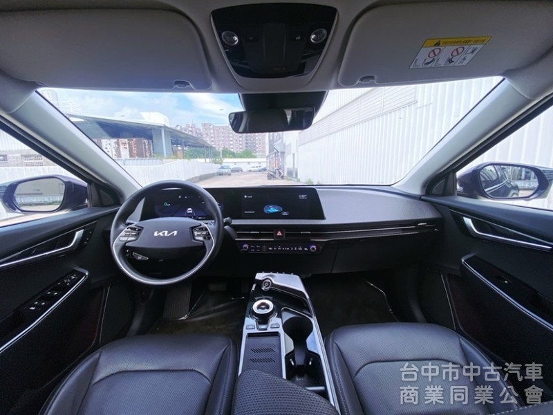 2022 Air增程版 續航高達560km！12.3吋全景曲面寬螢幕 遙控智慧停車輔助 全車原廠保固中！