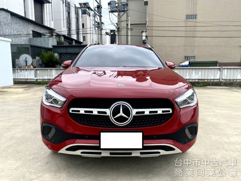 2022式 Benz GLA180 豪華版 全新大改款 23P全智慧駕駛 雙前電動椅 64氣氛燈 原廠保固中！