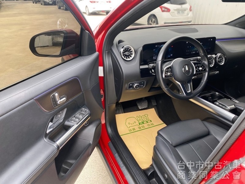 2022式 Benz GLA180 豪華版 全新大改款 23P全智慧駕駛 雙前電動椅 64氣氛燈 原廠保固中！