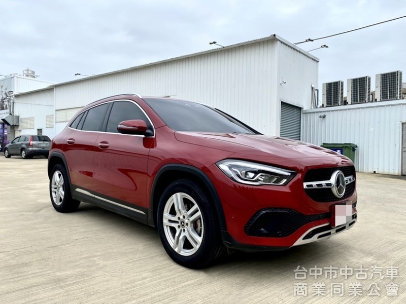 2022式 Benz GLA180 豪華版 全新大改款 23P全智慧駕駛 雙前電動椅 64氣氛燈 原廠保固中！