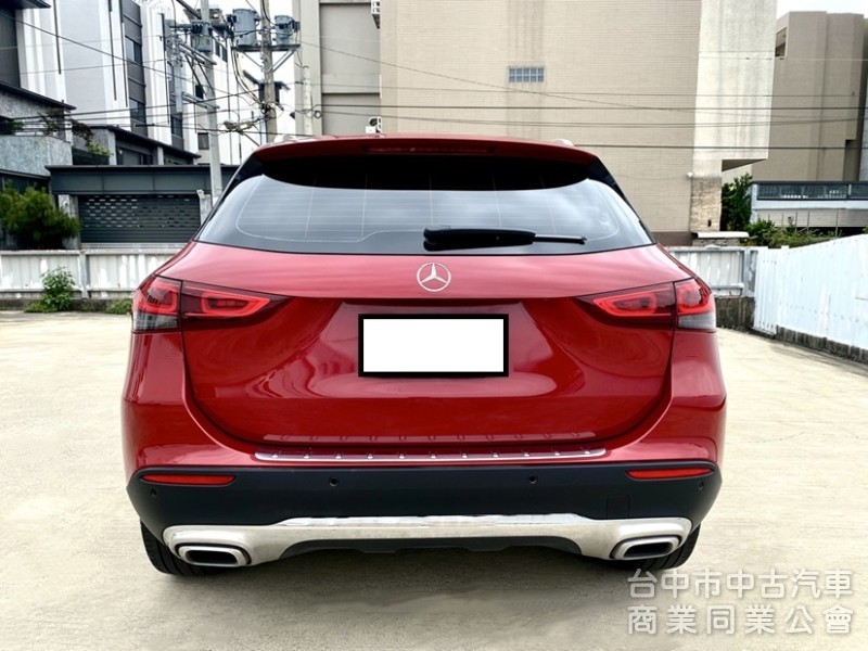 2022式 Benz GLA180 豪華版 全新大改款 23P全智慧駕駛 雙前電動椅 64氣氛燈 原廠保固中！