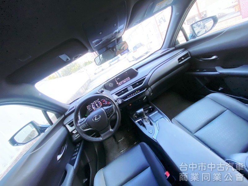 菁英Plus版 一手低里程 原漆原鈑件 免鑰匙摸門啟動 Level 2全智慧駕駛 CarPlay