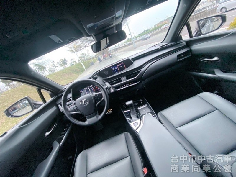 2020式 一手女用車庫車 全速域自動跟車 車道維持置中 CarPlay Auto電熱椅