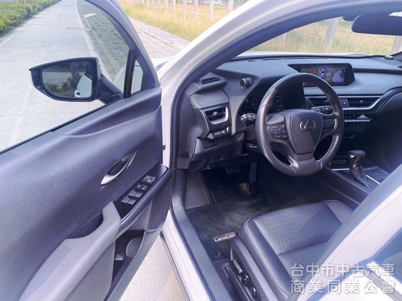 2020式 一手女用車庫車 全速域自動跟車 車道維持置中 CarPlay Auto電熱椅