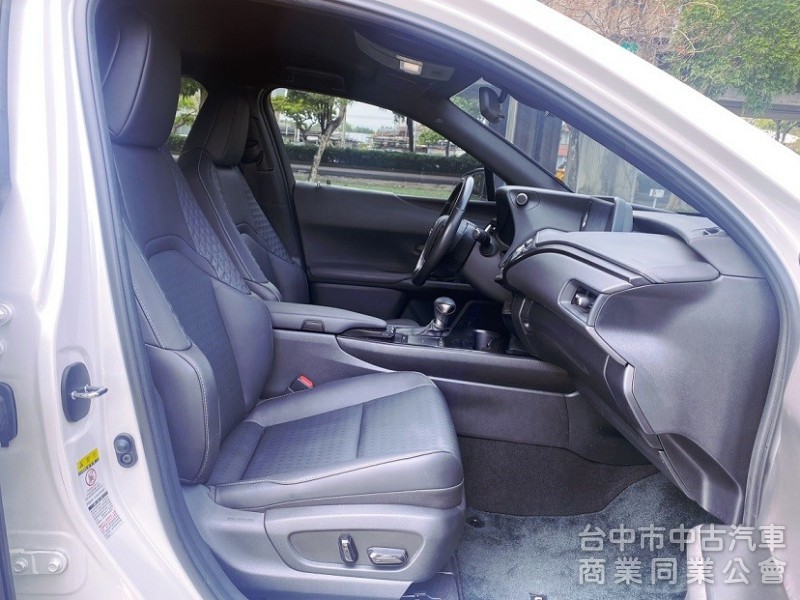 2020式 一手女用車庫車 全速域自動跟車 車道維持置中 CarPlay Auto電熱椅