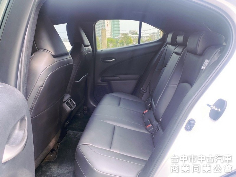 2020式 一手女用車庫車 全速域自動跟車 車道維持置中 CarPlay Auto電熱椅