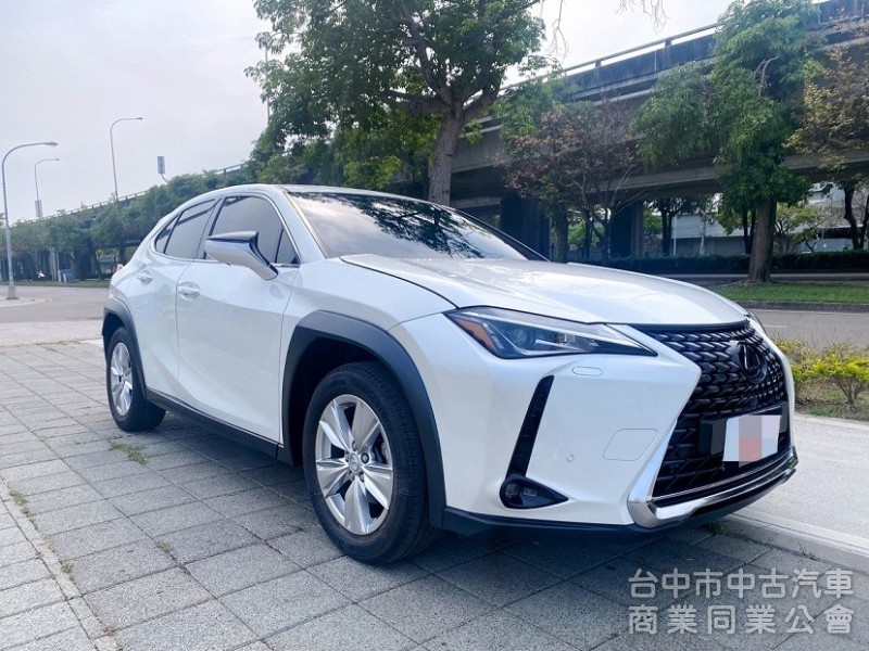 2020式 一手女用車庫車 全速域自動跟車 車道維持置中 CarPlay Auto電熱椅