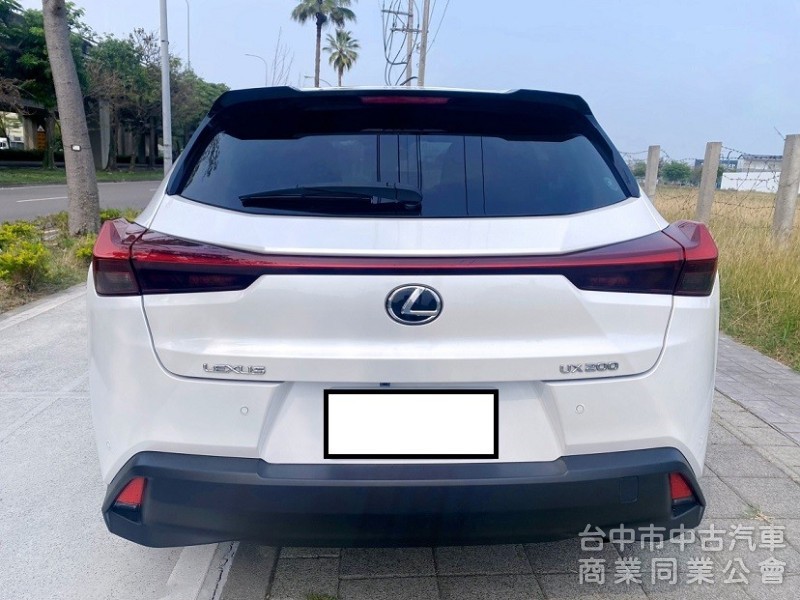 2020式 一手女用車庫車 全速域自動跟車 車道維持置中 CarPlay Auto電熱椅