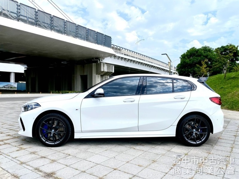 一手女用低里程 M Sport套件 全數位虛擬座艙 跑車化座椅 HK音響 手機數位鑰匙