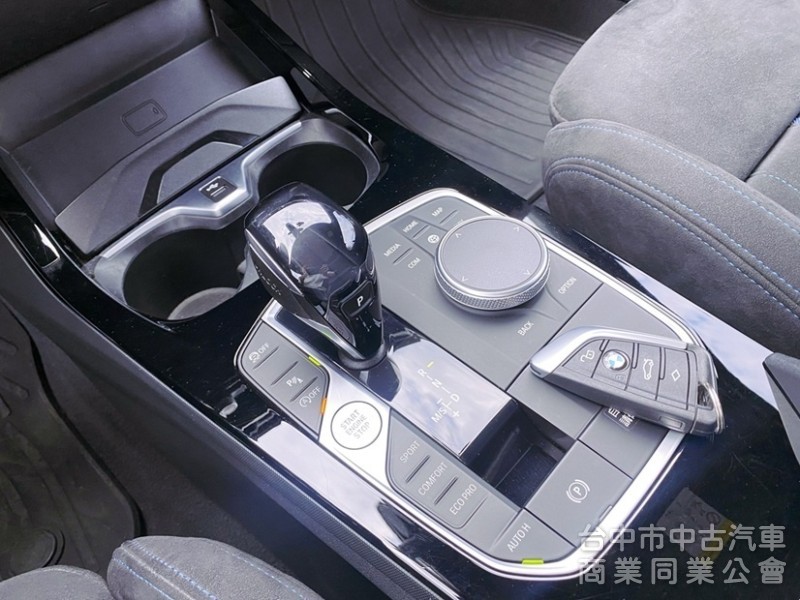 一手女用低里程 M Sport套件 全數位虛擬座艙 跑車化座椅 HK音響 手機數位鑰匙