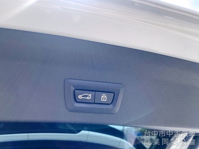 一手女用低里程 M Sport套件 全數位虛擬座艙 跑車化座椅 HK音響 手機數位鑰匙