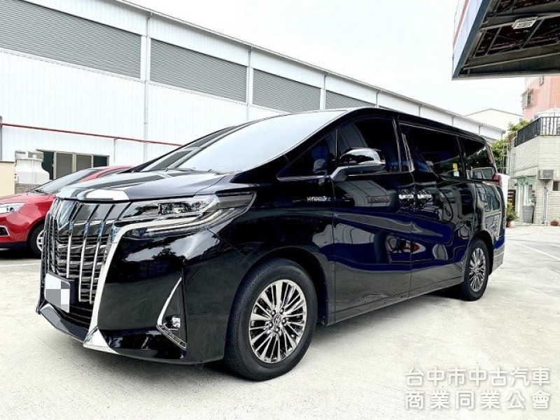 新價格！低里程 僅跑3萬 原漆原鈑件！四條輪胎皆已換新 3萬保養已做好 後尾門升級一鍵啟動