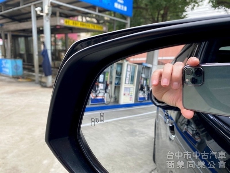 新價格！低里程 僅跑3萬 原漆原鈑件！四條輪胎皆已換新 3萬保養已做好 後尾門升級一鍵啟動