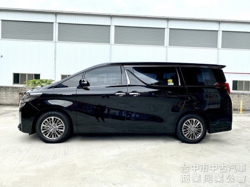 新價格！低里程 僅跑3萬 原漆原鈑件！四條輪胎皆已換新 3萬保養已做好 後尾門升級一鍵啟動