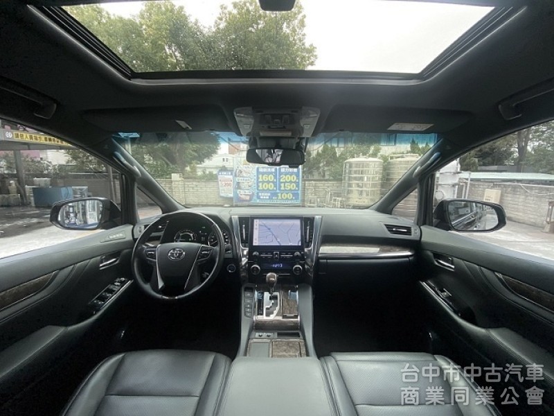 新價格！低里程 僅跑3萬 原漆原鈑件！四條輪胎皆已換新 3萬保養已做好 後尾門升級一鍵啟動