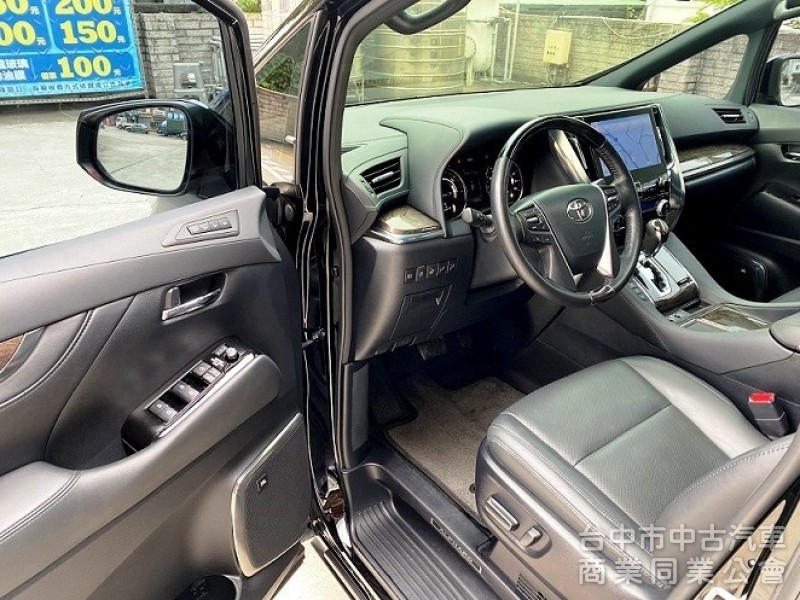 新價格！低里程 僅跑3萬 原漆原鈑件！四條輪胎皆已換新 3萬保養已做好 後尾門升級一鍵啟動