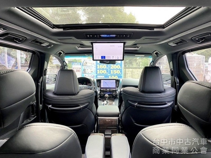 新價格！低里程 僅跑3萬 原漆原鈑件！四條輪胎皆已換新 3萬保養已做好 後尾門升級一鍵啟動