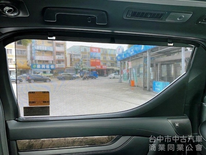 新價格！低里程 僅跑3萬 原漆原鈑件！四條輪胎皆已換新 3萬保養已做好 後尾門升級一鍵啟動