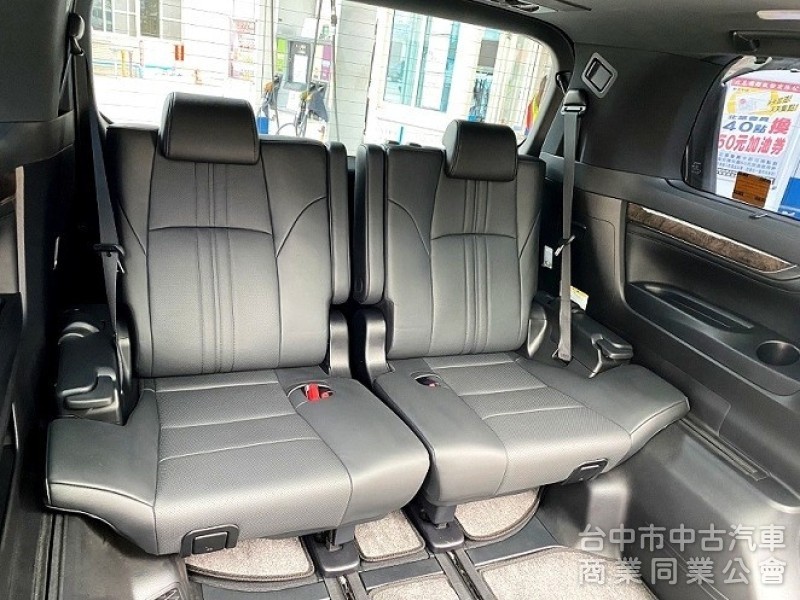 新價格！低里程 僅跑3萬 原漆原鈑件！四條輪胎皆已換新 3萬保養已做好 後尾門升級一鍵啟動