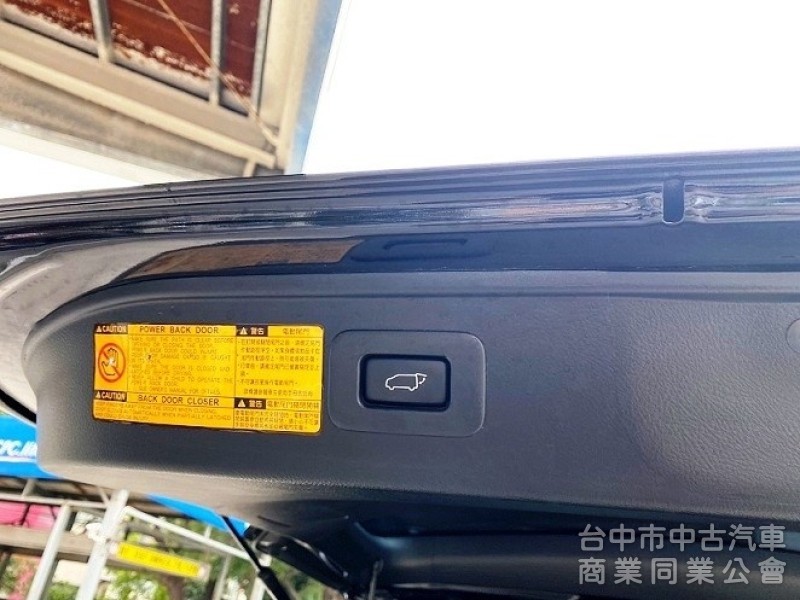 新價格！低里程 僅跑3萬 原漆原鈑件！四條輪胎皆已換新 3萬保養已做好 後尾門升級一鍵啟動