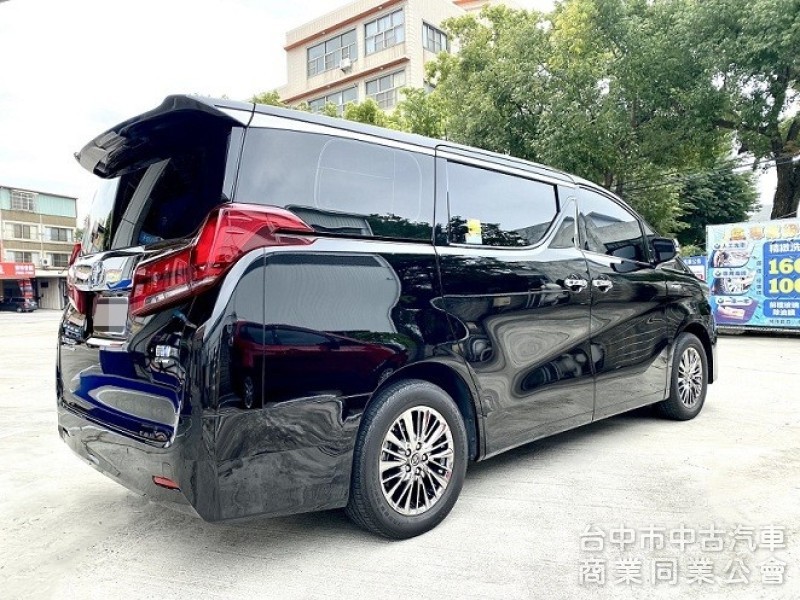 新價格！低里程 僅跑3萬 原漆原鈑件！四條輪胎皆已換新 3萬保養已做好 後尾門升級一鍵啟動