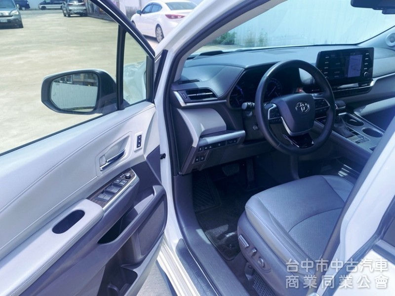 和泰總代理 全新第四代 SIENNA Hybrid 鉑金版 冷熱通風座椅 HUD抬頭顯示 全速域自動跟車