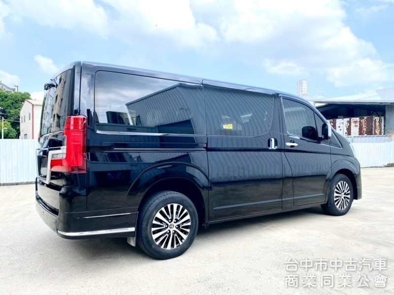 2024式 8人座豪華 市場稀有釋出 新增360環景 電子式後視鏡 CarPlay 原廠保固中！