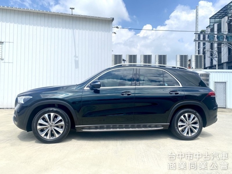 2021 GLE300d 4Matic 賓士總代理 豪華選配AMG勁黑內裝 全景天窗 柏林之音 23P全智慧駕駛