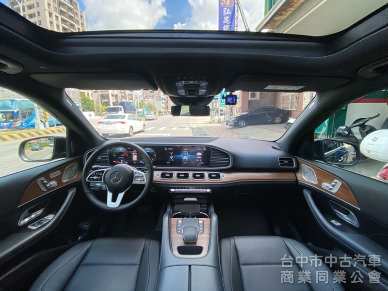 2021 GLE300d 4Matic 賓士總代理 豪華選配AMG勁黑內裝 全景天窗 柏林之音 23P全智慧駕駛
