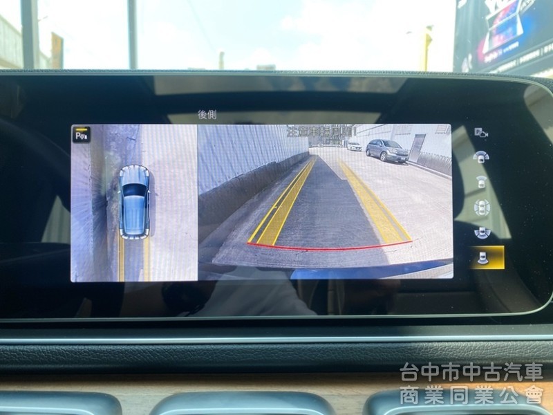 2021 GLE300d 4Matic 賓士總代理 豪華選配AMG勁黑內裝 全景天窗 柏林之音 23P全智慧駕駛