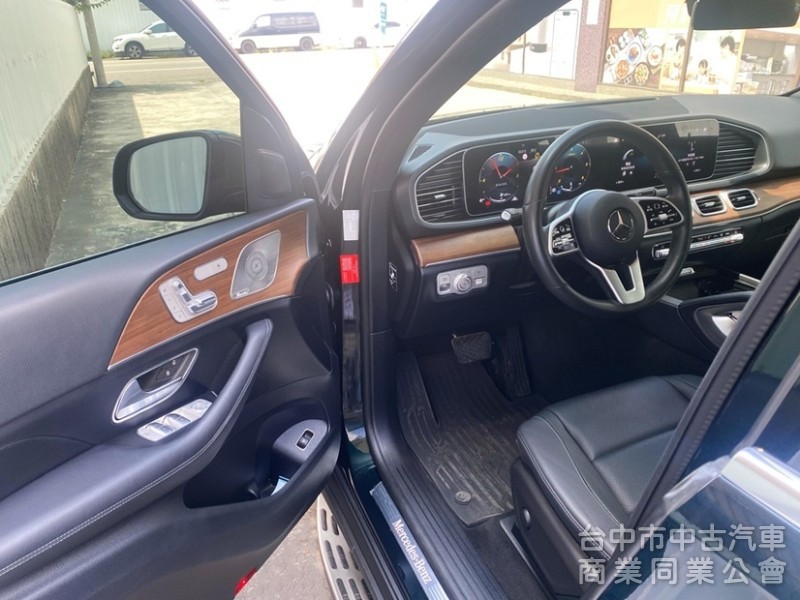 2021 GLE300d 4Matic 賓士總代理 豪華選配AMG勁黑內裝 全景天窗 柏林之音 23P全智慧駕駛
