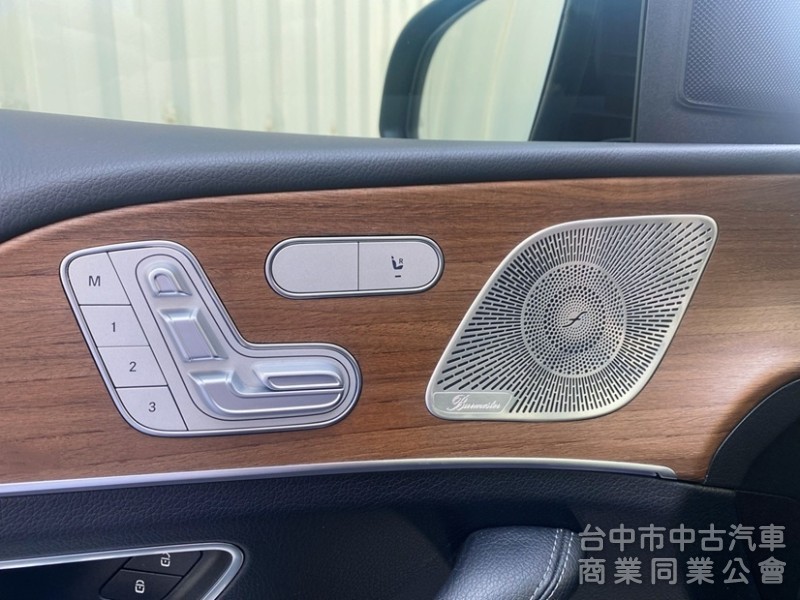 2021 GLE300d 4Matic 賓士總代理 豪華選配AMG勁黑內裝 全景天窗 柏林之音 23P全智慧駕駛