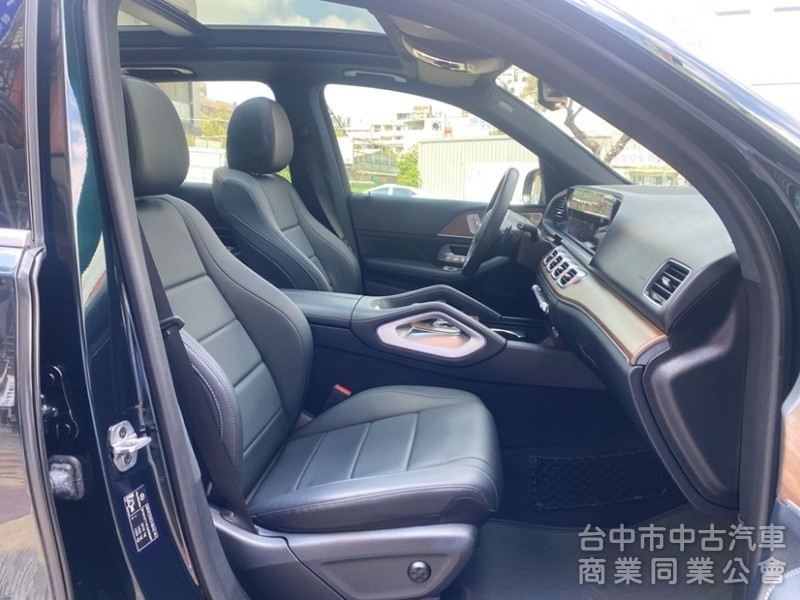 2021 GLE300d 4Matic 賓士總代理 豪華選配AMG勁黑內裝 全景天窗 柏林之音 23P全智慧駕駛