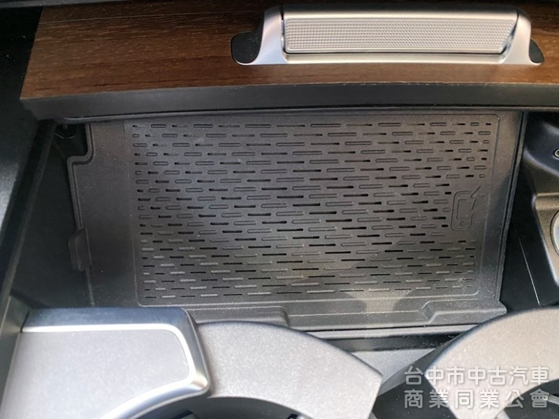 2021 GLE300d 4Matic 賓士總代理 豪華選配AMG勁黑內裝 全景天窗 柏林之音 23P全智慧駕駛