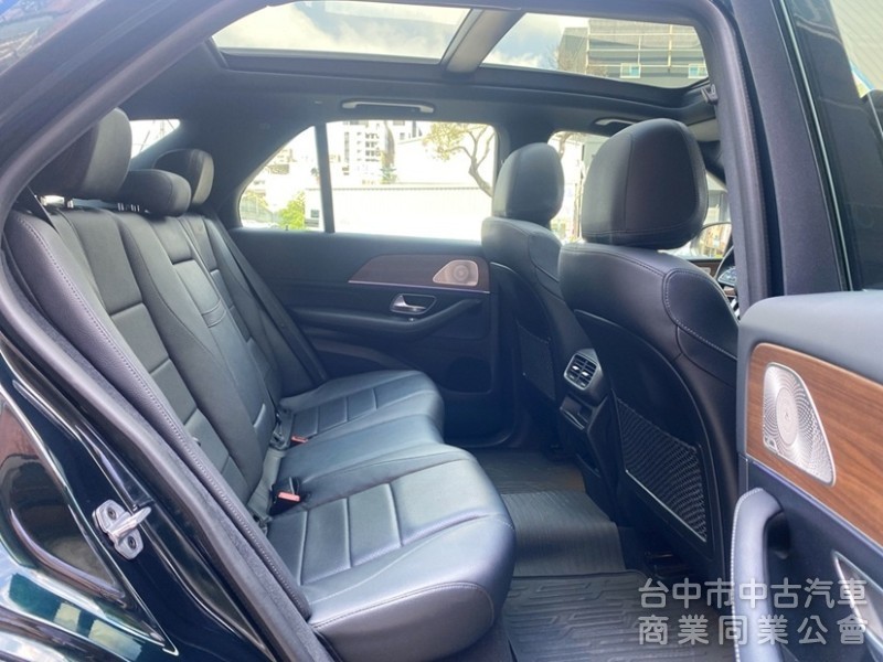 2021 GLE300d 4Matic 賓士總代理 豪華選配AMG勁黑內裝 全景天窗 柏林之音 23P全智慧駕駛