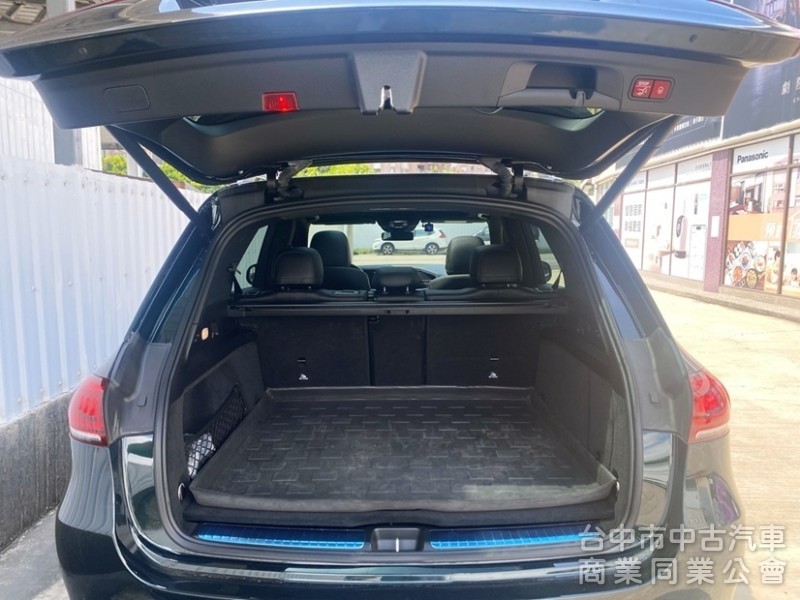 2021 GLE300d 4Matic 賓士總代理 豪華選配AMG勁黑內裝 全景天窗 柏林之音 23P全智慧駕駛