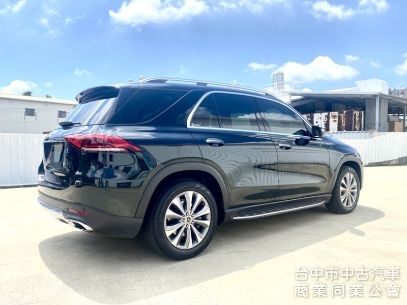 2021 GLE300d 4Matic 賓士總代理 豪華選配AMG勁黑內裝 全景天窗 柏林之音 23P全智慧駕駛