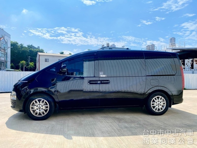 2024 Staria GLD-C 頂級8人座 數位儀錶 雙電動滑門 全速域自動跟車 6氣囊 原廠保固中！