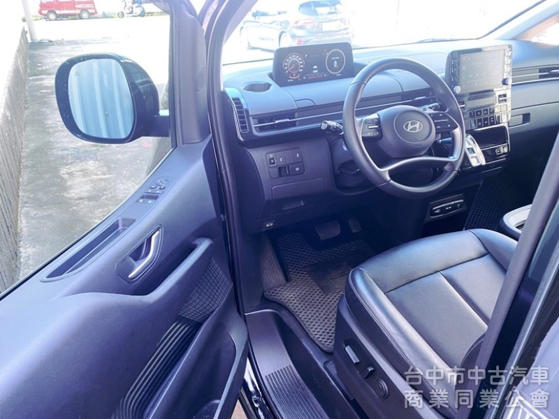 2024 Staria GLD-C 頂級8人座 數位儀錶 雙電動滑門 全速域自動跟車 6氣囊 原廠保固中！